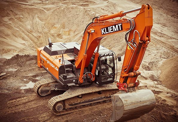 工程机械培训:挖掘机和推土机的安全操作规范